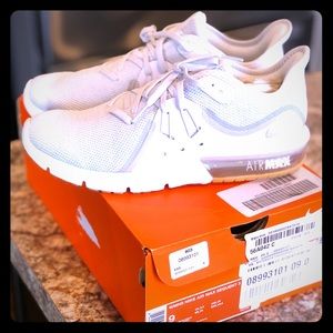 Women’s Nike Air Max Sequent 3- size 9
